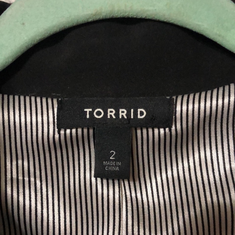 Torrid Black Blazer Size 2 - Picture 7 of 10
